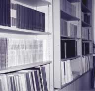 Rayons de la bibliothèque de l'IMI